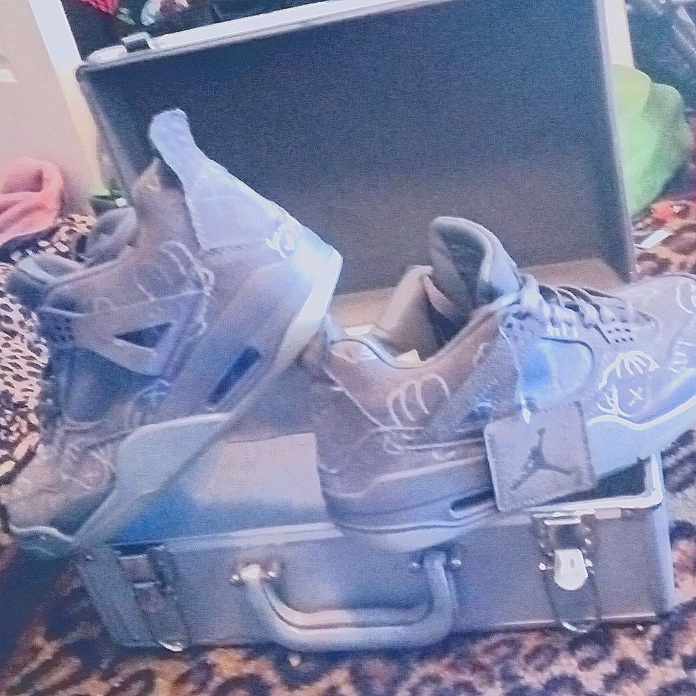 Retro Air Jordan 4s( kaws)